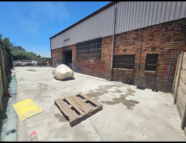 330M² WAREHOUSE FOR SALE IN BENONI SOUTH